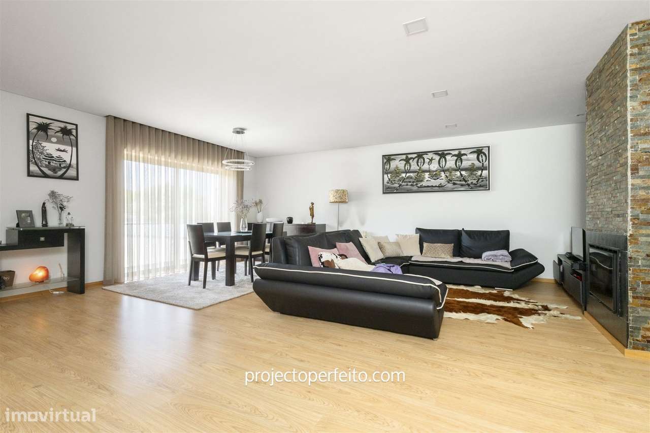 Moradia em Banda T3+2 Venda em Nogueira da Regedoura,Santa Maria da Fe - Grande imagem: 4/24