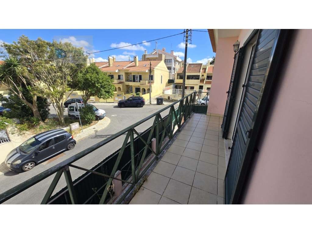 Moradia em Alcoitão - Excelente Oportunidade

Situada numa zona r...-31