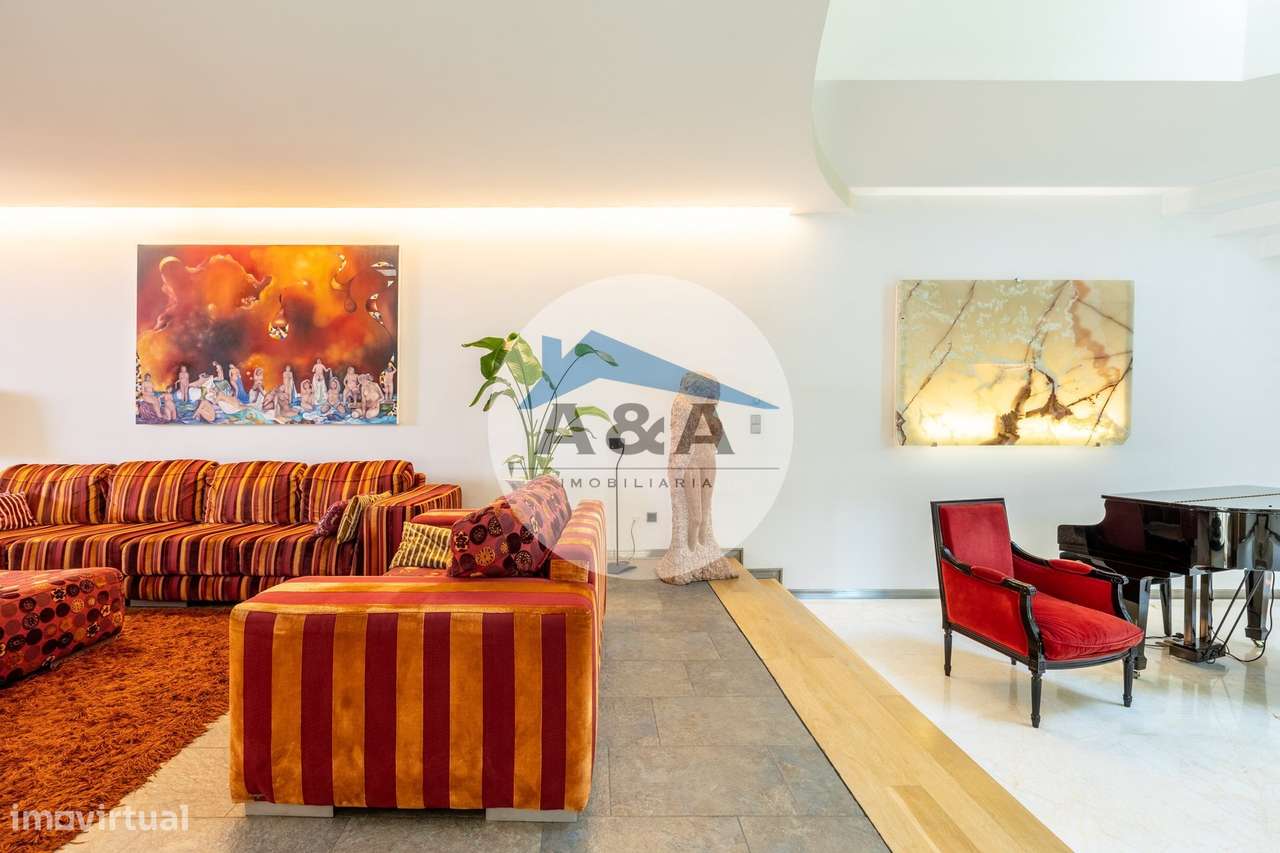 Exclusiva Propriedade de Luxo com Áreas Generosas e Próxima das Praias-12