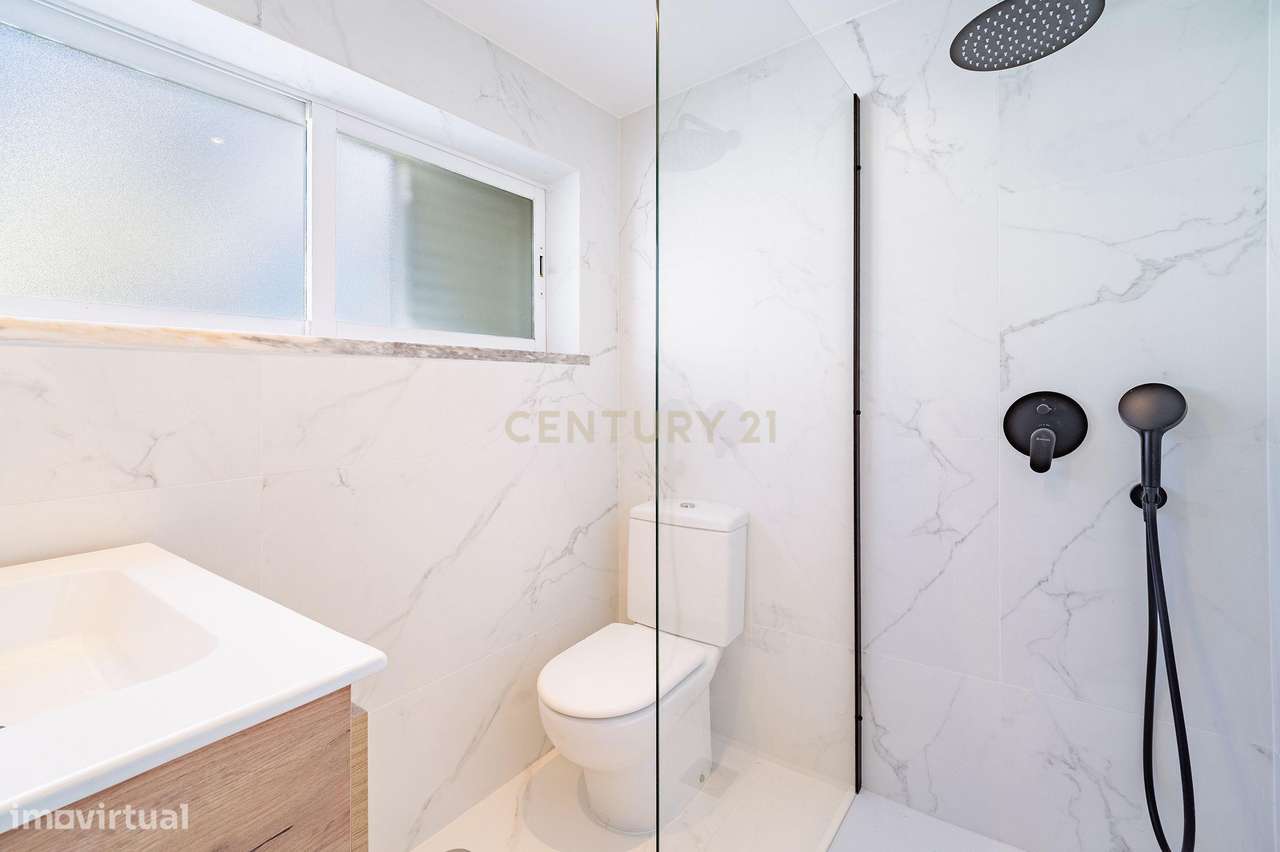 Moradia T6 com Piscina - Charneca de Caparica-35