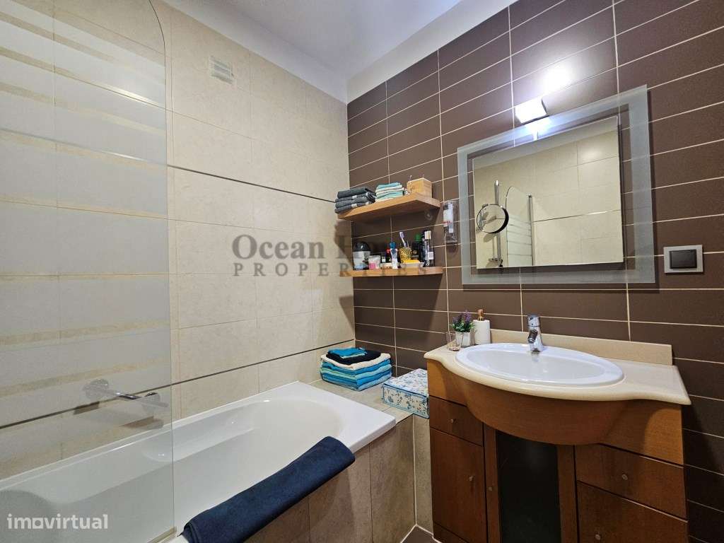 Apartamento com 3 quartos, piscina e garagem em Almancil.-17