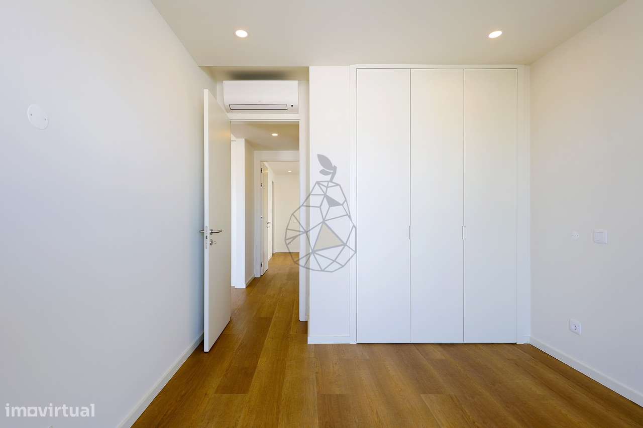 Apartamento com dois quartos , dois lugares de estacionamento e Piscin-17