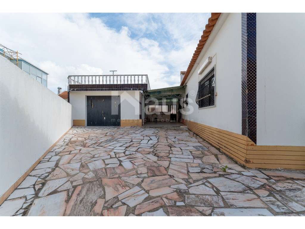 Moradia isolada T4 térrea com garagem-21