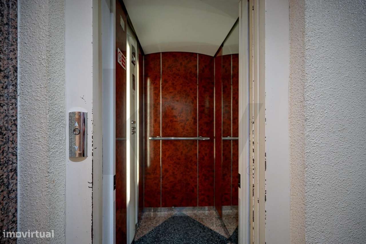 Apartamento T2 com Terraço e Arrecadação em Mem Martins-19