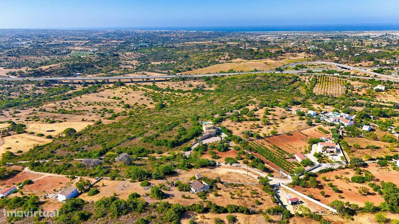 TERRENO COM RUINA PERTO DA COSTA - Grande imagem: 3/19