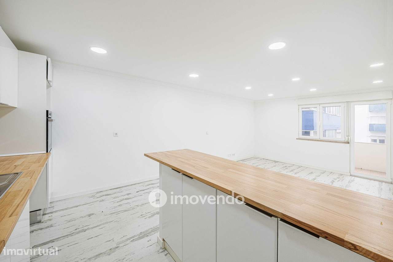 Apartamento T1 totalmente renovado, com varanda, na Sobreda - Grande imagem: 3/32