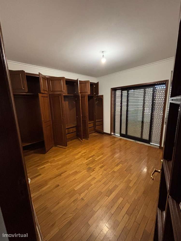 Apartamento T2 com lugar de garagem no Porto - Ramalde-14