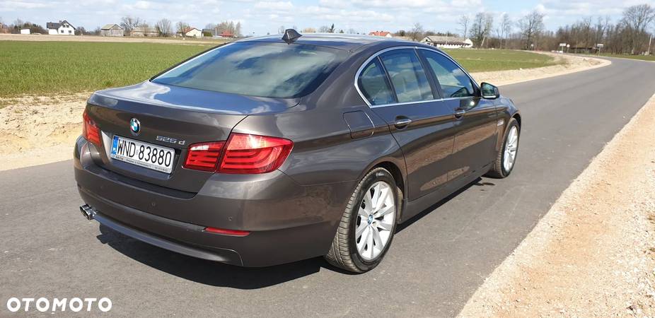 BMW Seria 5 525d xDrive - 15