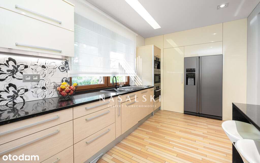 Dom z basenem i sauną na dużej działce pod lasem-12