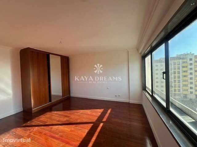 T6 para venda na Quinta Nova em Odivelas com 4 lugares de Parqueame...-15