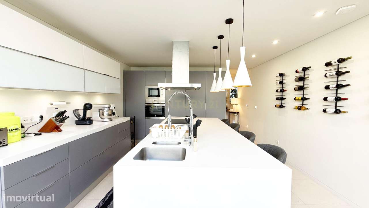 Moradia Térrea de Luxo com Piscina Aquecida e Jacuzzi a 2 km da Praia-19