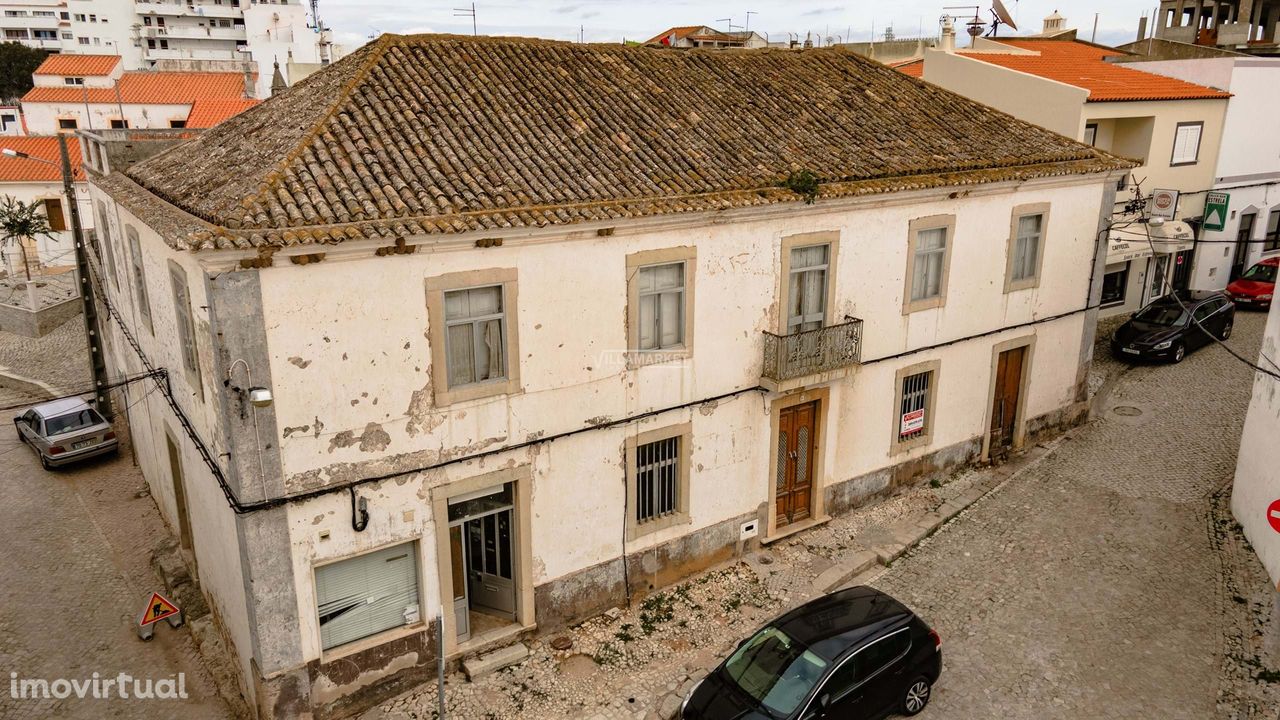 Palacete com vista Mar situado no Centro da localidade de PÊRA