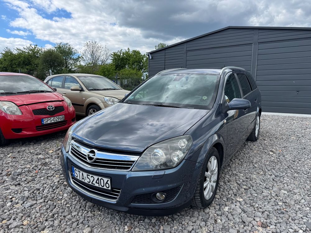 Opel Astra H 1.6 Essentia EasyTronic 2010