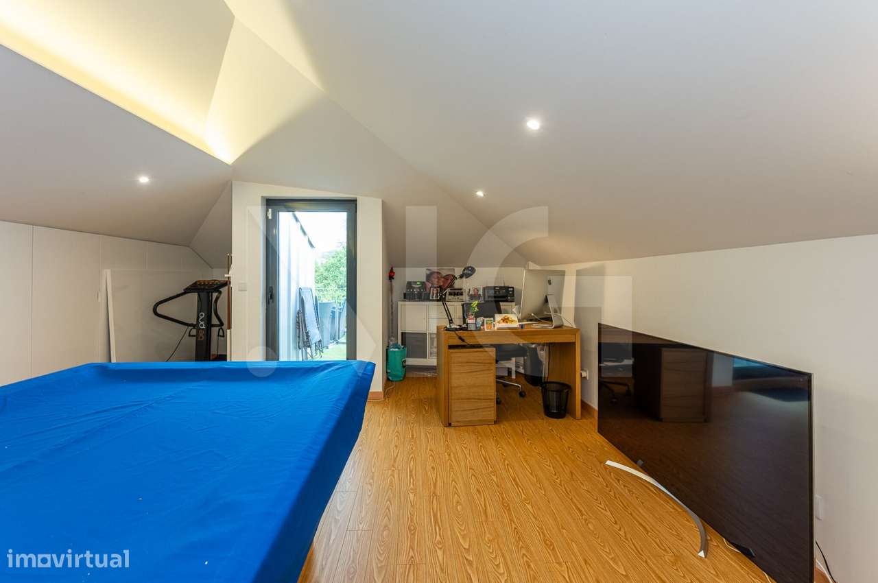 Moradia T3 com pátio, anexos e garagem em Paranhos - Porto-38