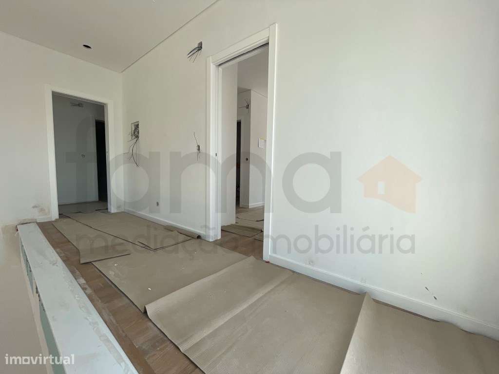 Moradia T3 com jardim e piscina em zona residencial tranquila-26