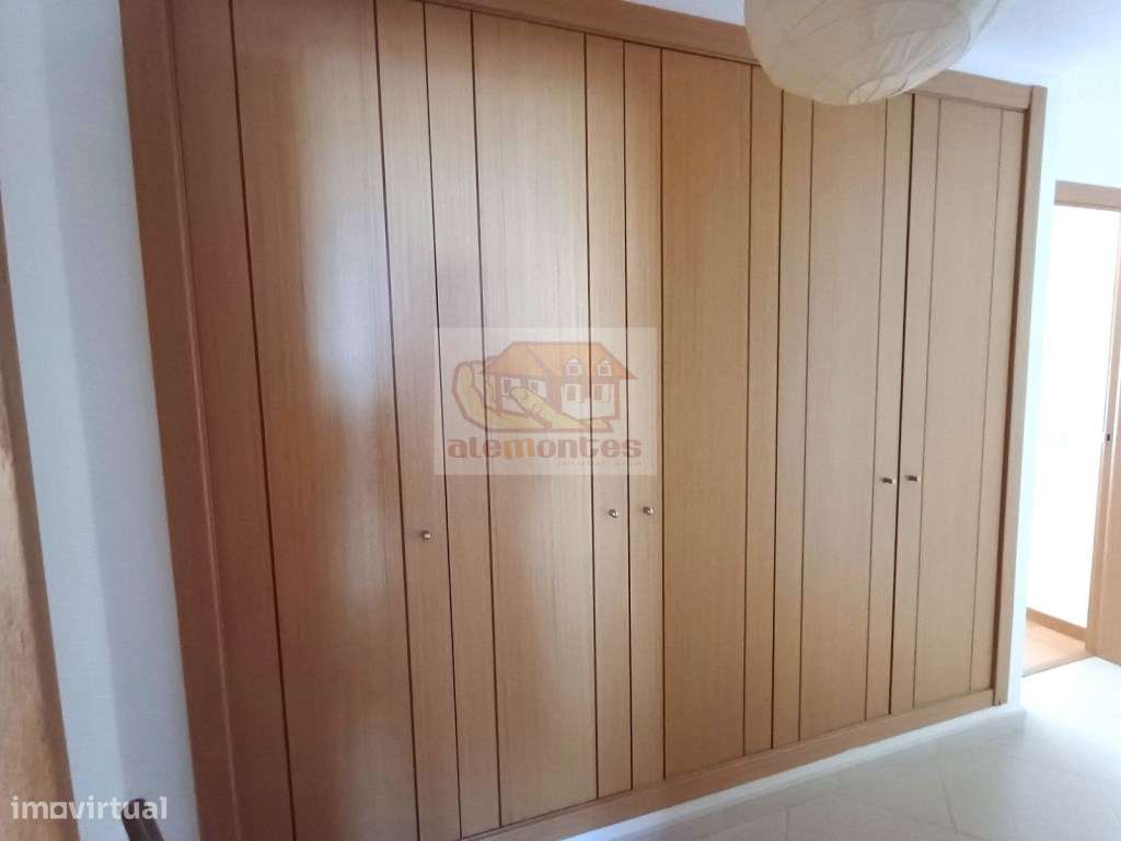 Apartamento T4 com varanda e vista desafogada - 5 minutos do centro-8