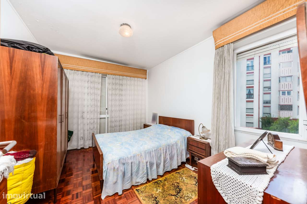 Apartamento T7 com 3 casas de banho e varandas | ou T4 + T3-13