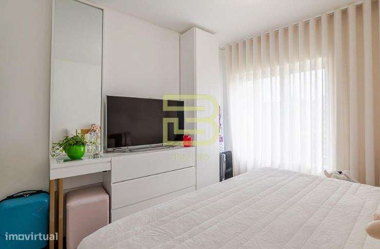 Apartamento T3 mobilado, convertido num T2(possibilidade de reverter p-9