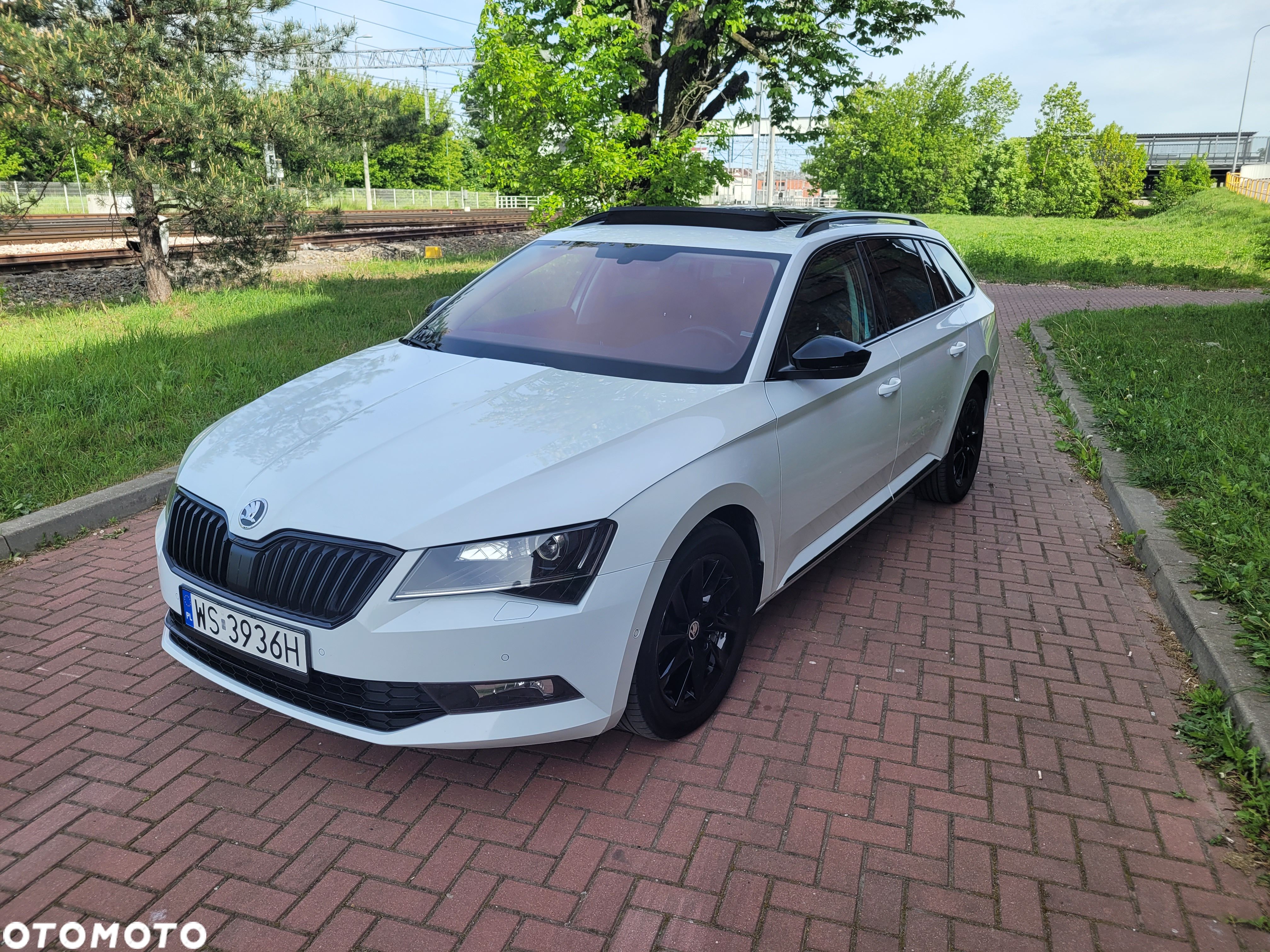 Skoda Superb Combi 1.6 TDI DSG Style - 1