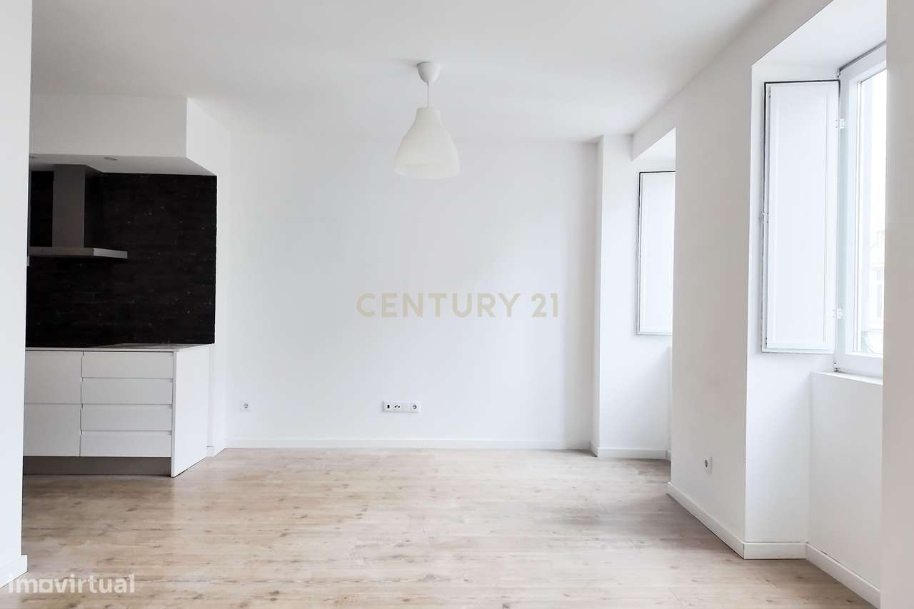 T2 Remodelado em Open Space no Coração de Almada - Grande imagem: 5/16