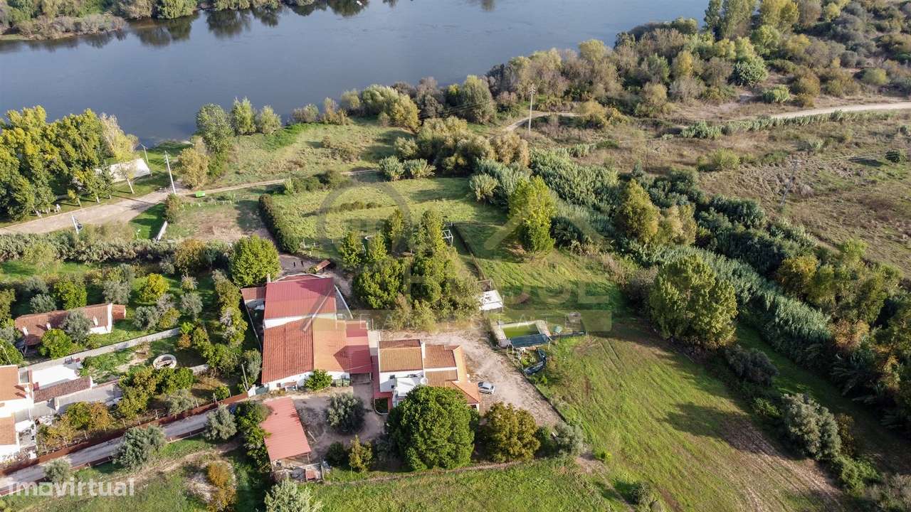 Quinta com Moradia, piscina e área para Loft com vista frontal para o - Grande imagem: 4/57