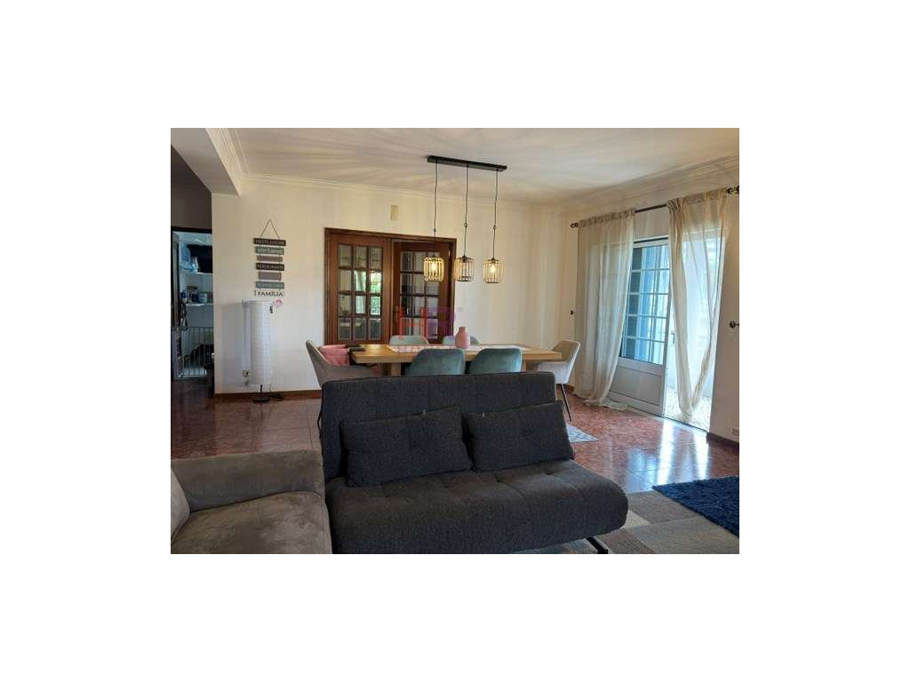 Vende-se Moradia Isolada M4+1 com garagem e jardim.-7