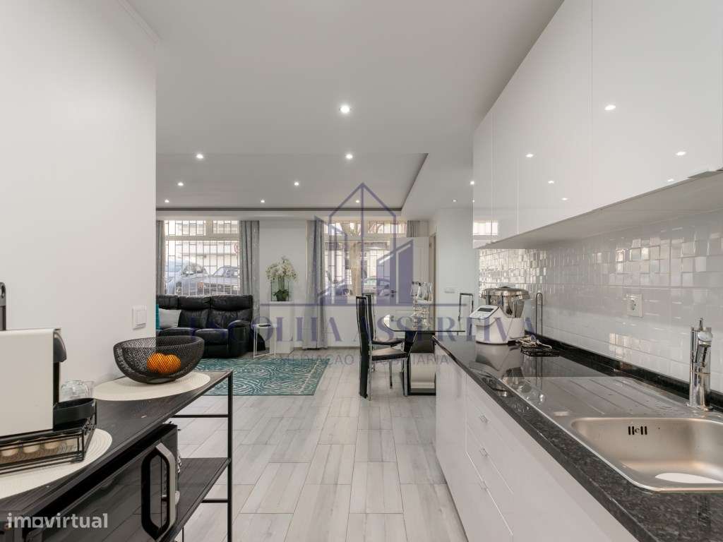 Loja com 95m2 transformada em apartamento T2-14