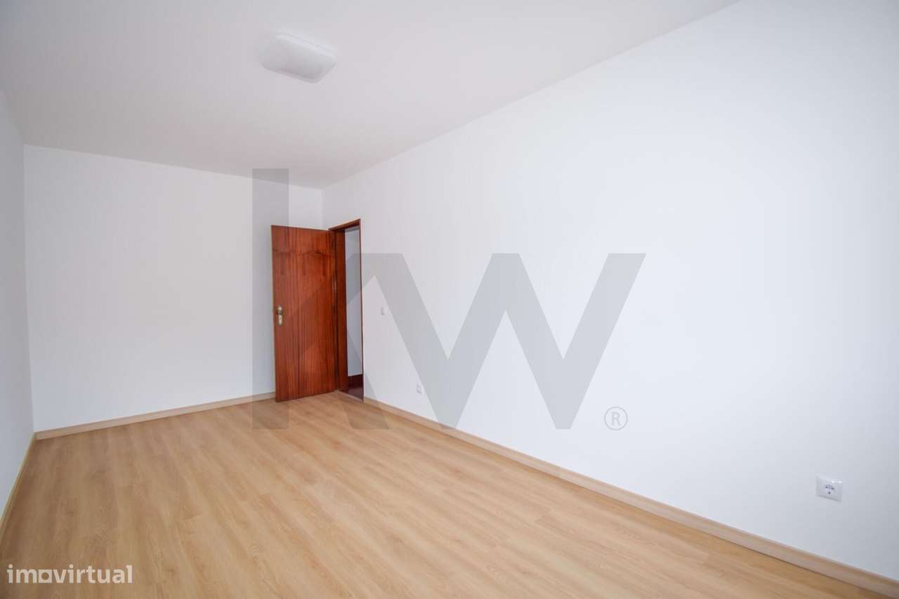 T2 na Torre da Marinha perto da Estação Fertagus - Grande imagem: 3/25