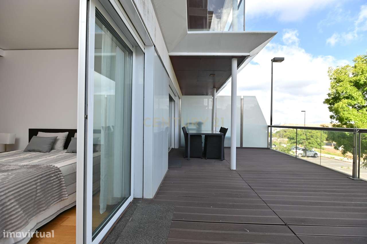 T1 na Aldeia dos Capuchos (Caparica) com terraço de 28 m2 - para Arren - Grande imagem: 4/23