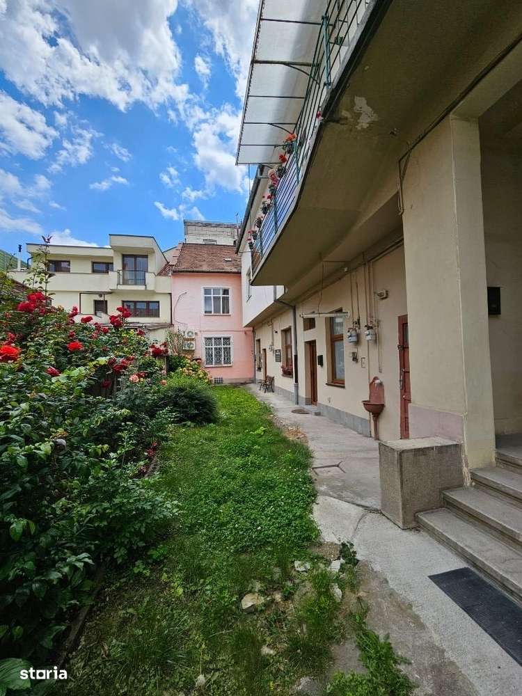 Casa cu 3 camere zona P-ta Unirii-6