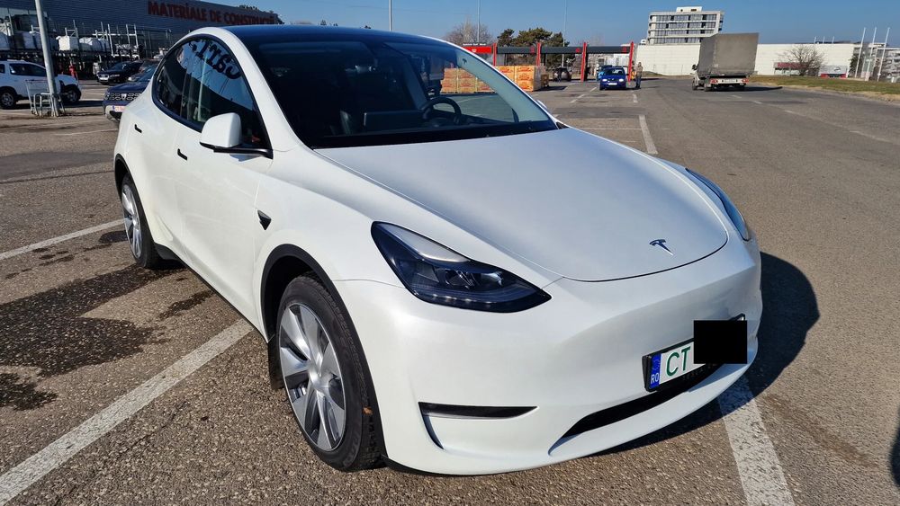 Tesla Model Y 2023