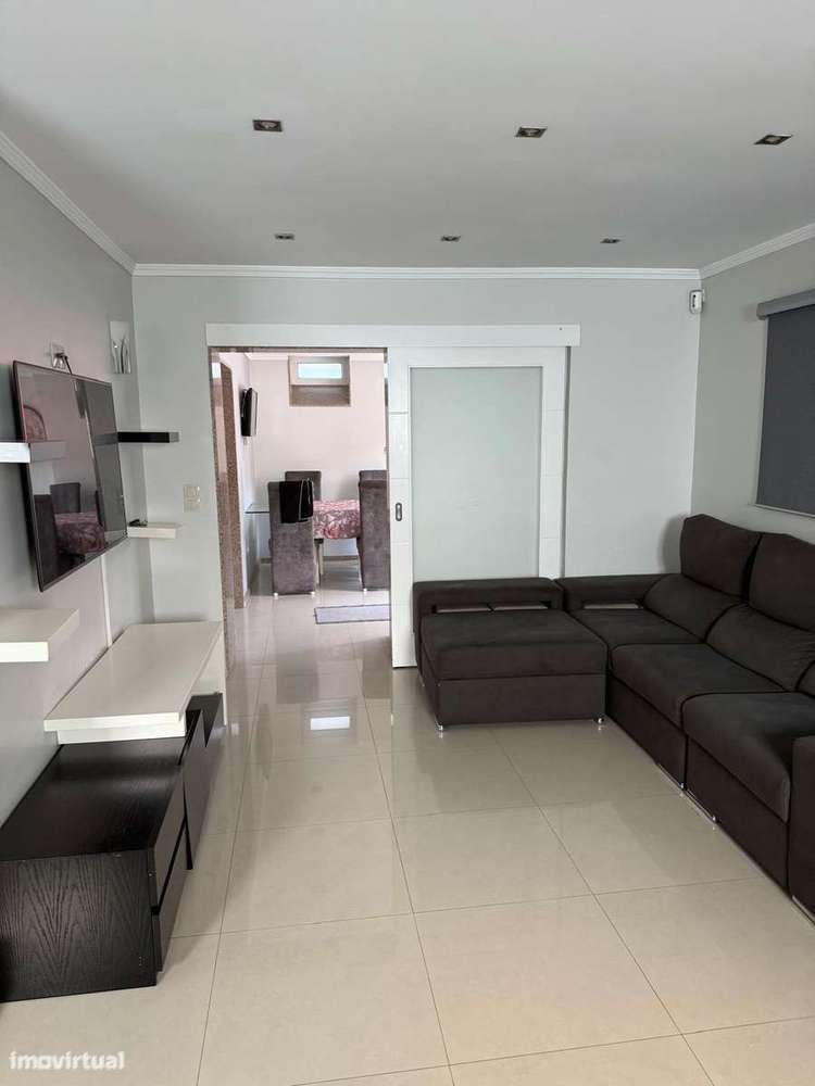 Moradia 3 Frentes com Jardim - Grande imagem: 3/31