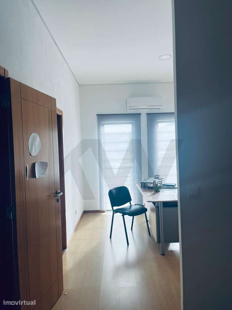 Armazém 767m2 com terreno 1854m2-34