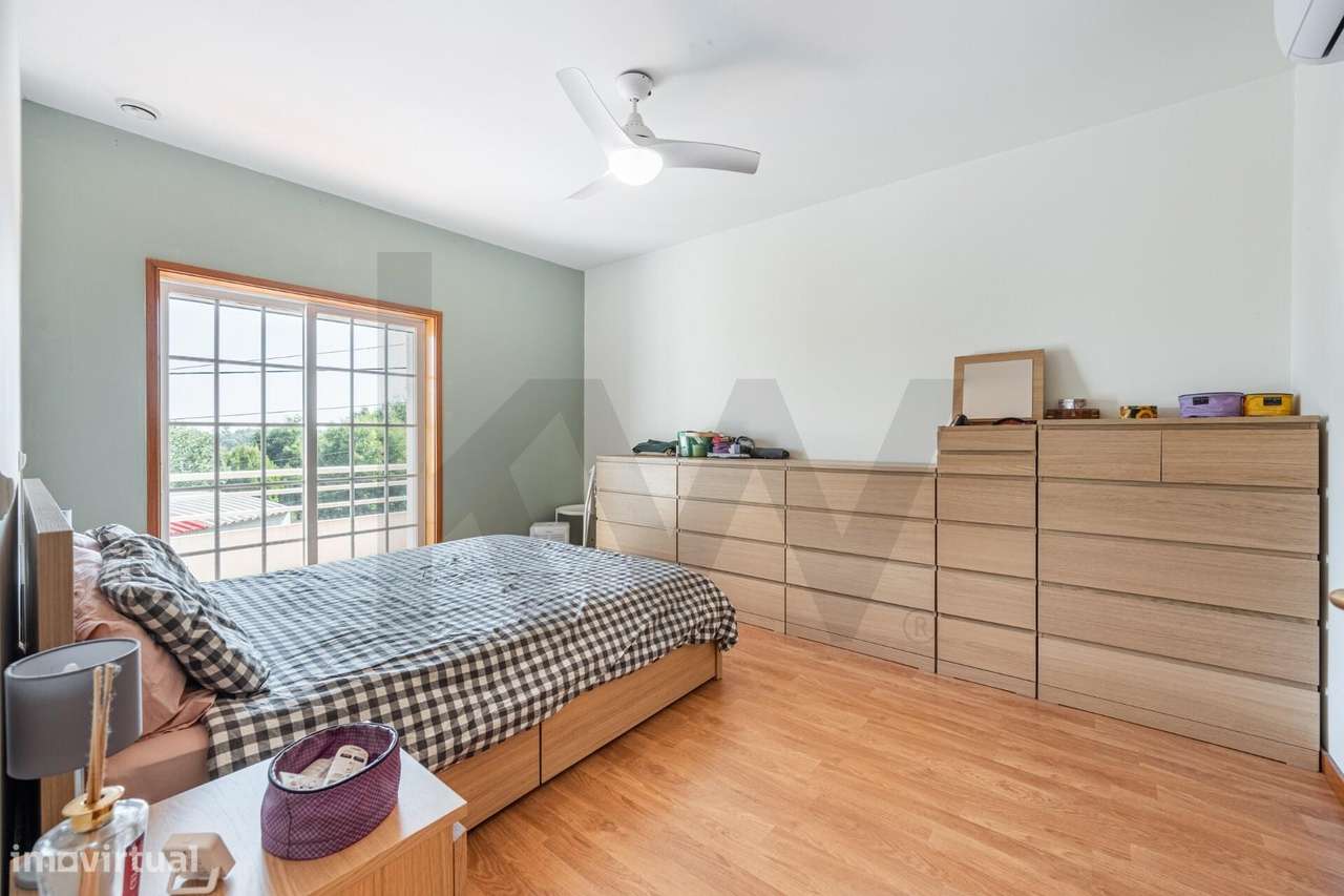 Moradia T3+1 com terreno em Burgães, Santo Tirso-18