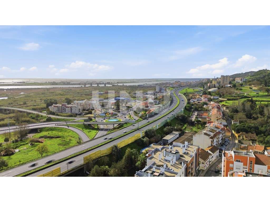 Apartamento T3 no Condomínio Quinta da Cascata, em Vila Franca de X...-22