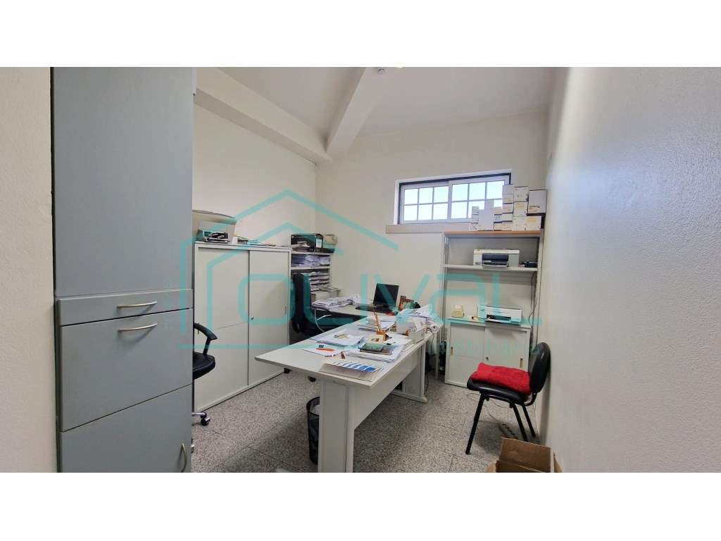 Espaço Comercial com armazéns - Grande imagem: 4/30