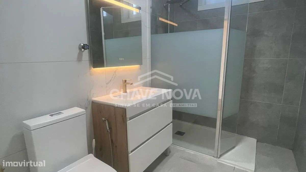 Moradia T4 Totalmente Remodelada em Águas Santas-24