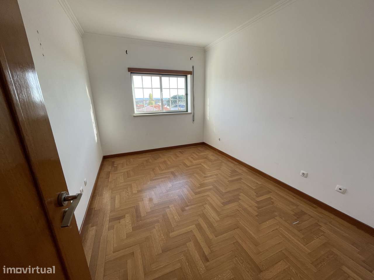 Oportunidade no Entroncamento: T3 de 165 m² com Garagem Boxe 237.000 €-12