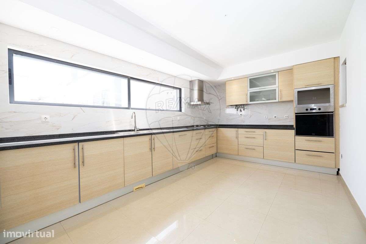 Moradia T4 para venda-18