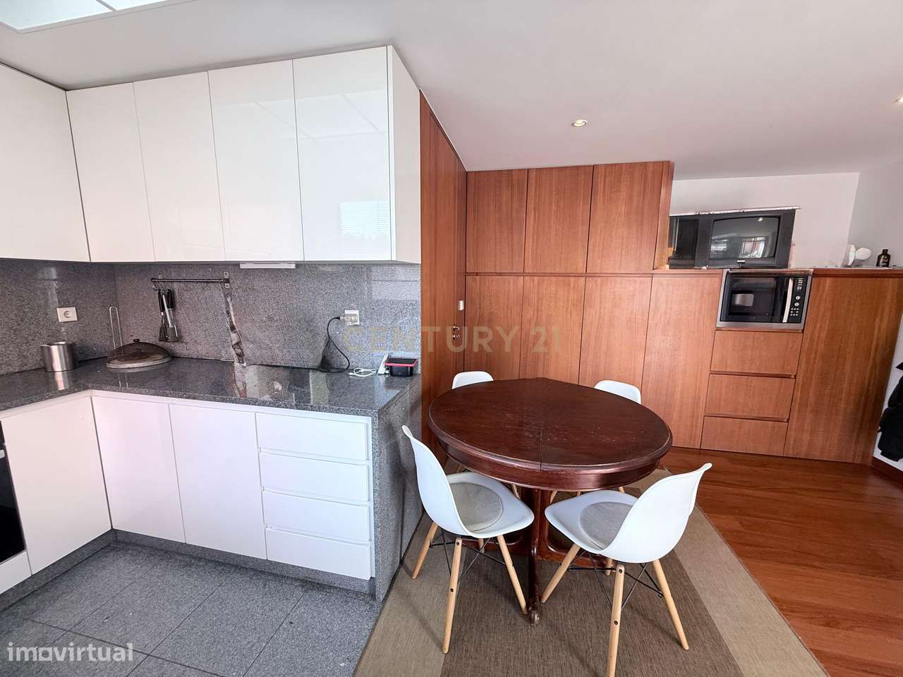 Moradia T3 com suite master, em condomínio de prestígio – Estrada Real-24