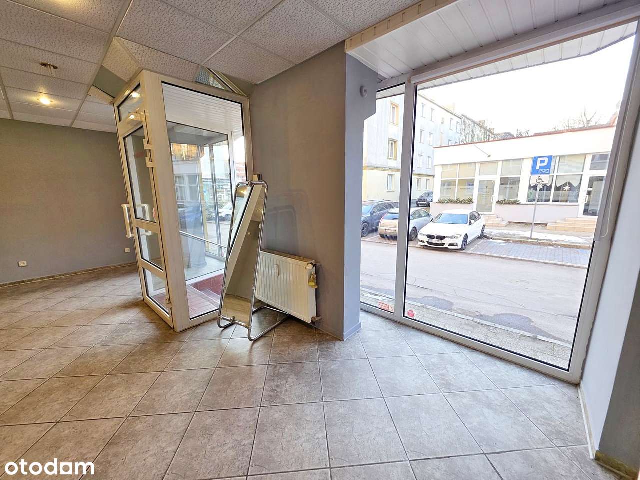 Parter, bezpośrednie wejście, duża witryna, Słowackiego / Zwycięstwa-6