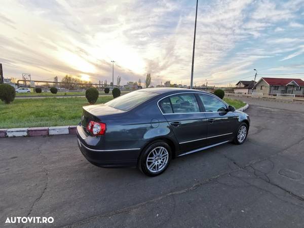 Volkswagen Passat Variant 2.0 TDI Highline DPF DSG - 2