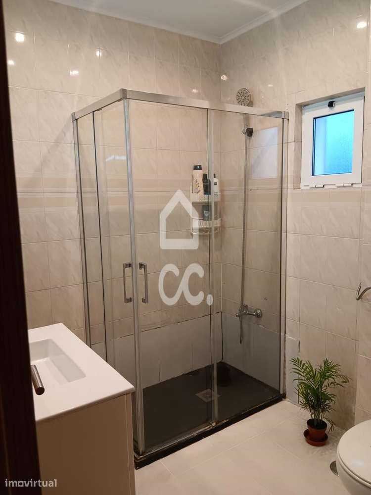 Amplo Apartamento T3, Renovado, junto ao Complexo Municipal Desportos-19