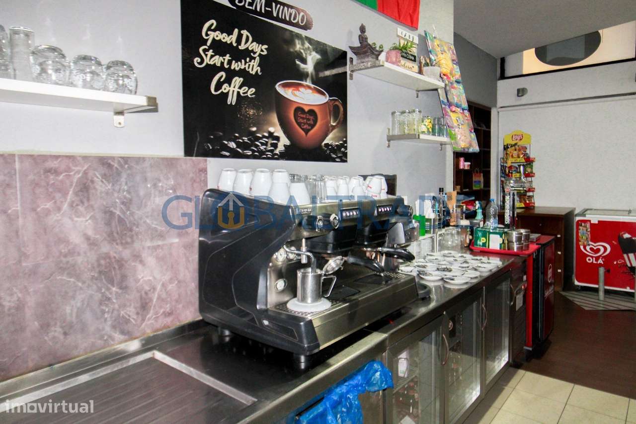 Trespasse de Confeitaria com espaço comercial equipado-14