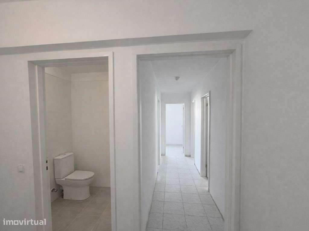 Apartamento T3 à venda em Baguim do Monte-2