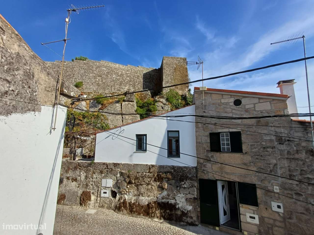 Moradia T4 Venda em Celorico (São Pedro e Santa Maria) e Vila Boa do M-16