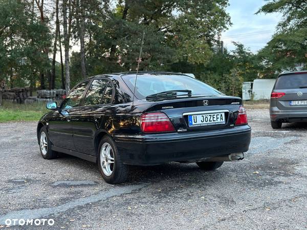 Honda Accord 1.8i LS - 11