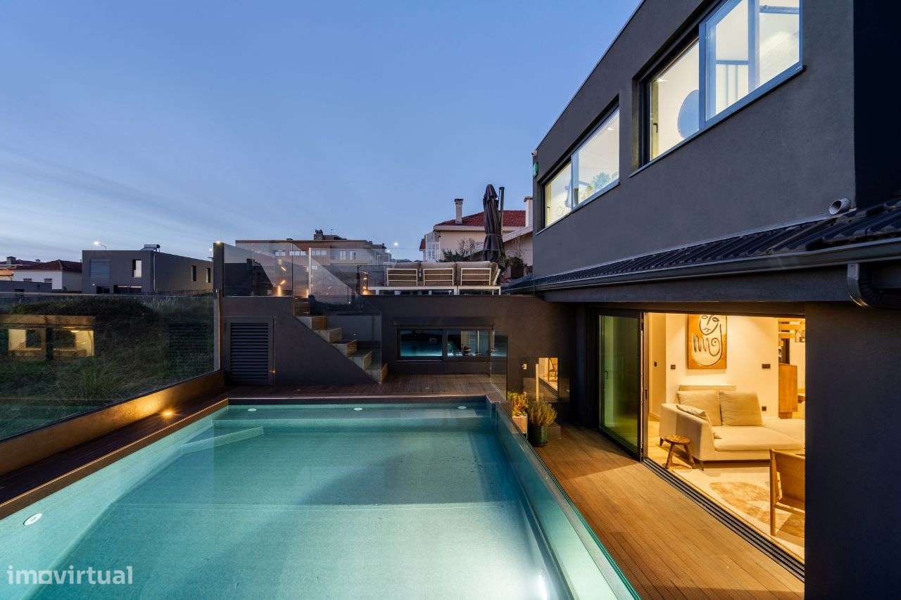 Moradia V3+1 totalmente renovada com vista mar-10