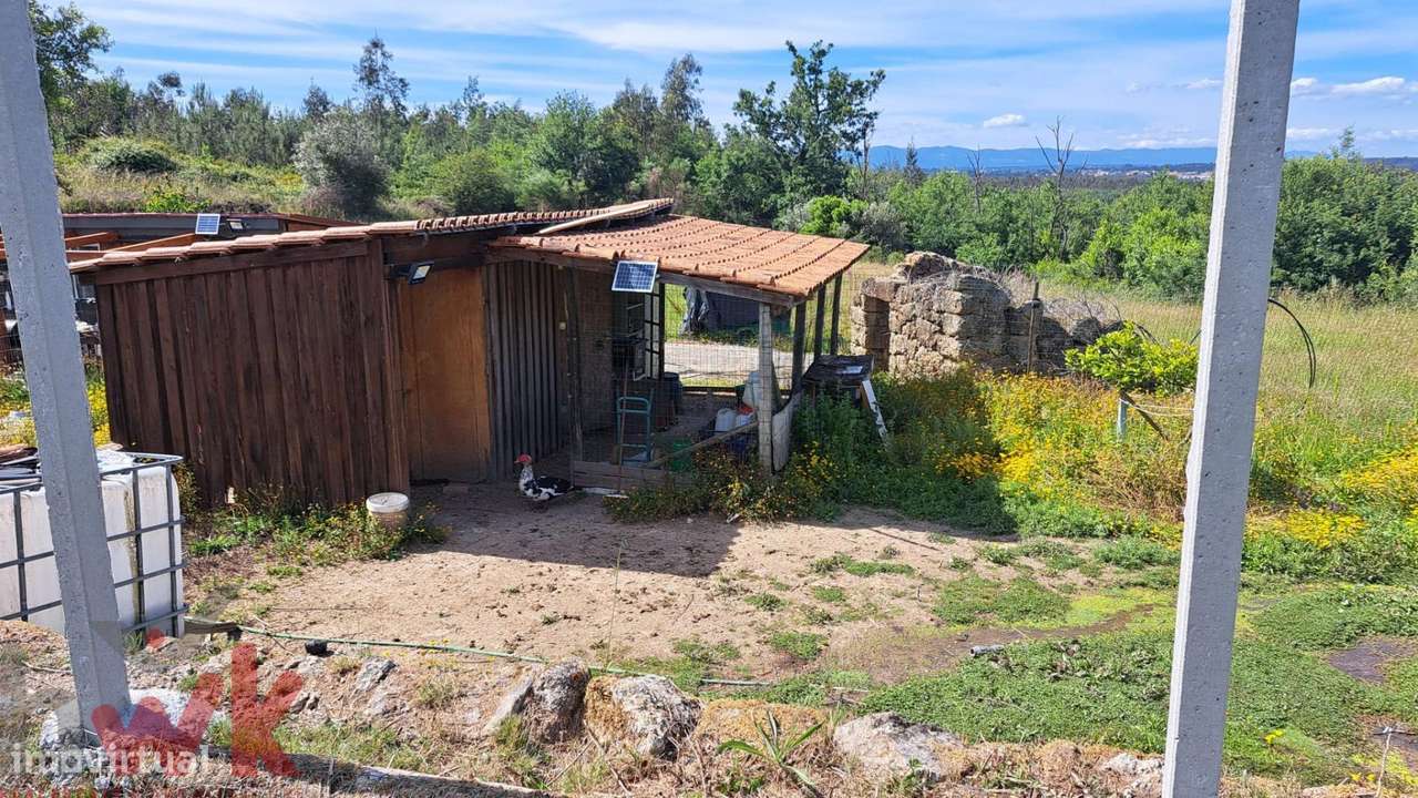 Pequena Quinta com casa pré-fabricada, mina, anexo-16