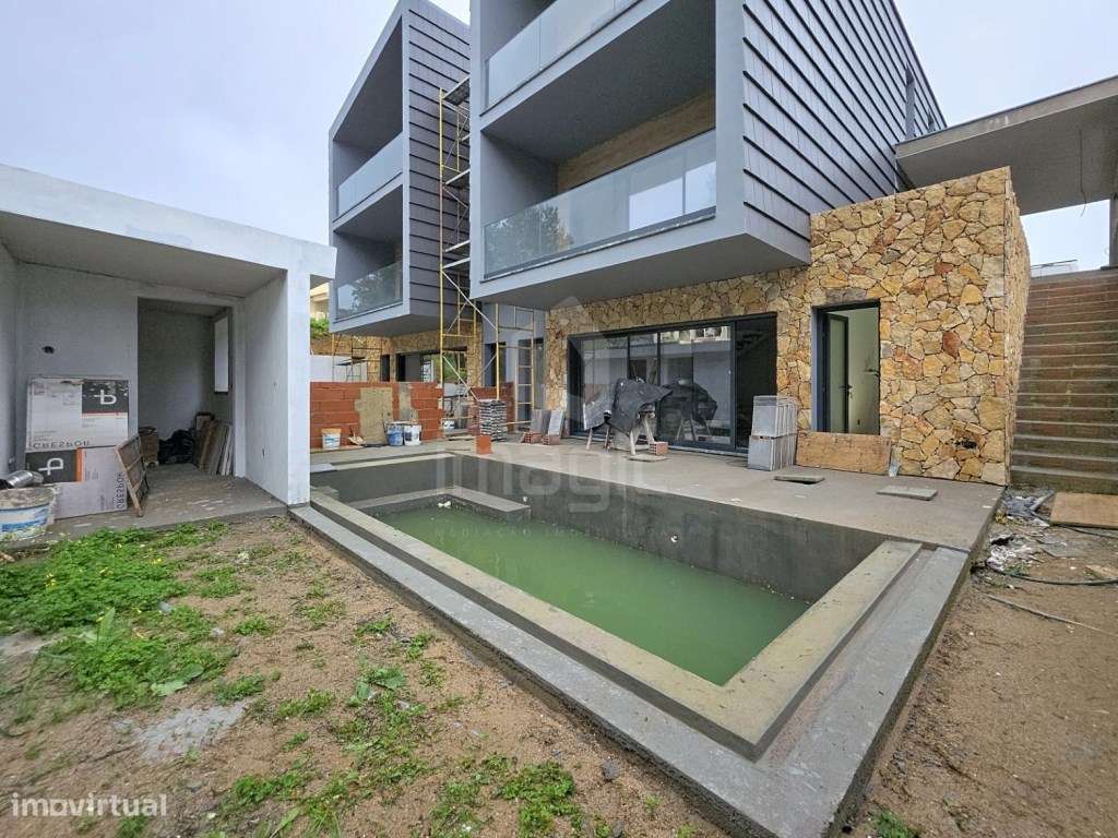 Moradia T3+1 Ericeira com piscina e jardim-1